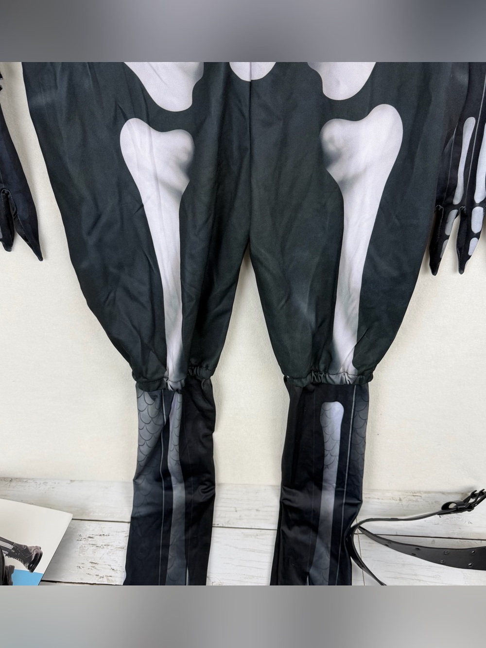Fortnite Fishskull Costume Youth 12/14 Jumpsuit Mask Belt Pouch Halloween - Picture 9 of 14